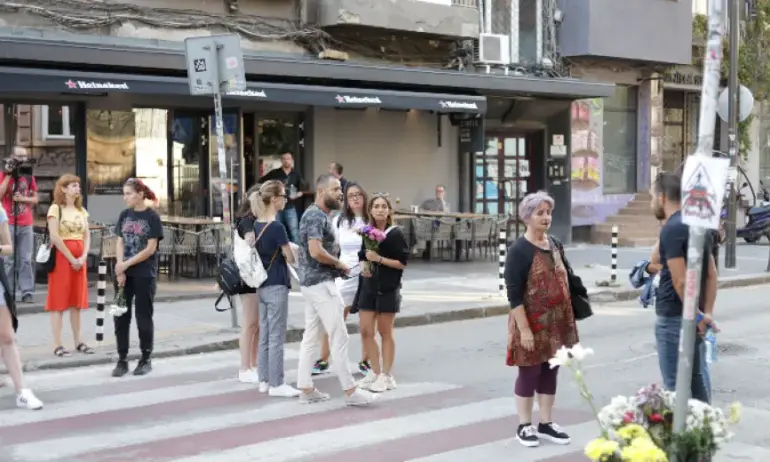 Мирно шествие на родители на деца - жертви на ПТП в София - Tribune.bg