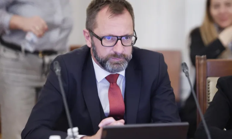 Бившият шеф на АПИ: Средствата по договорите за поддръжка на пътища са почти изцяло възложени - Tribune.bg