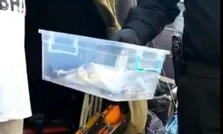 Претърсиха палатките на Системата ни убива: Извадиха ножици и макетни ножове - Tribune.bg