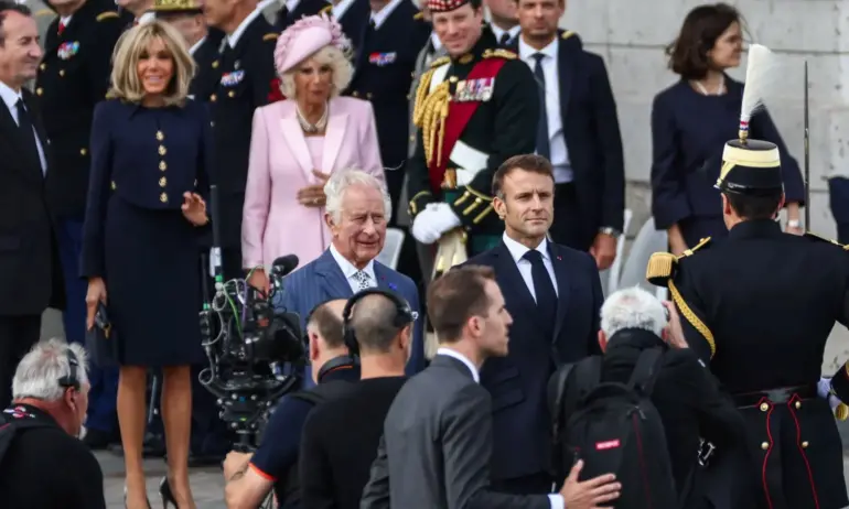 Крал Чарлз започна посещението си във Франция (СНИМКИ) - Tribune.bg