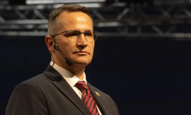 Иван Христанов във Фб: Г-н Петков, войната с мафията не е за кредити - Tribune.bg