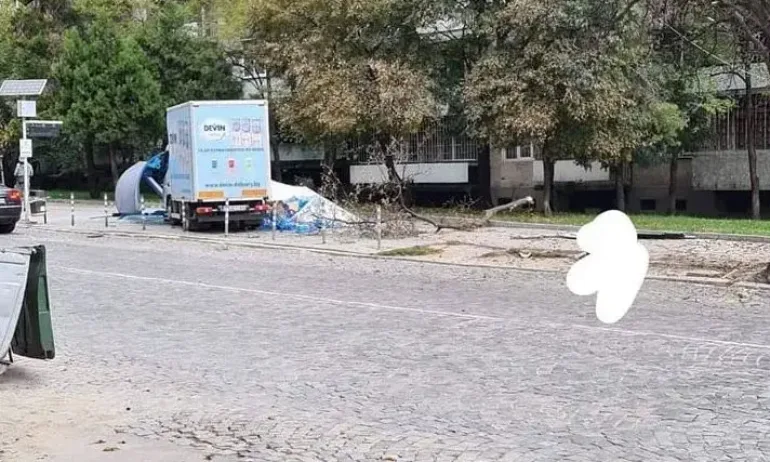 Камион се вряза в спирка в София, има жертва (СНИМКИ/ОБНОВЕНА) - Tribune.bg