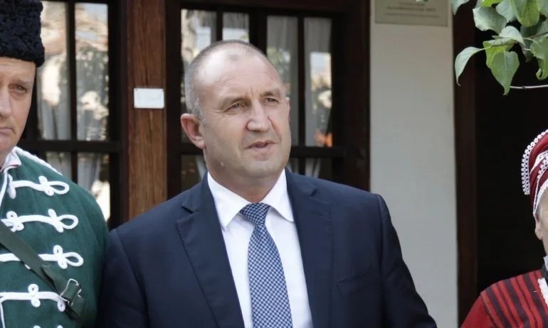 Цвета Кирилова за Румен Радев: Самопринизи се до площадна вувузела, за да поведе партиите на протеста- новите стари, финансирани от принца от Дубай и червената чума - Tribune.bg