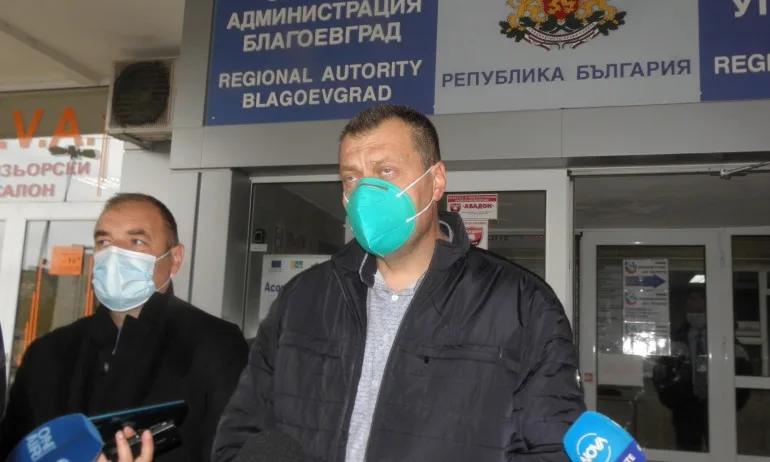 Благоевград върна учениците у дома, затварят театри, фитнеси и молове - Tribune.bg