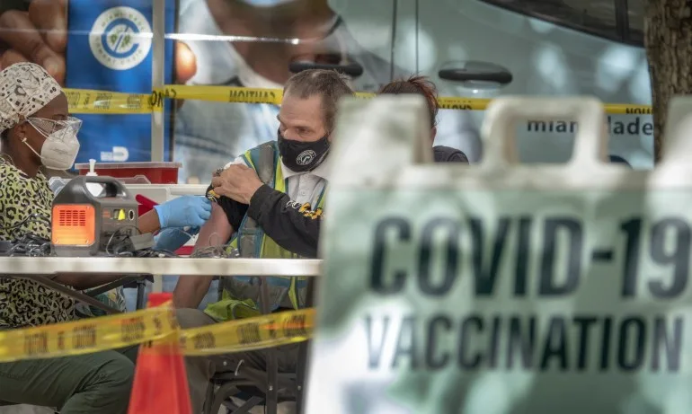 Американските власти одобриха поставянето на трета доза от ваксините срещу COVID-19 - Tribune.bg