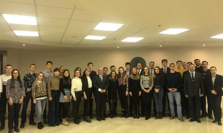 Министър Ангелкова изнесе лекция в Московския държавен институт за международни отношения - Tribune.bg