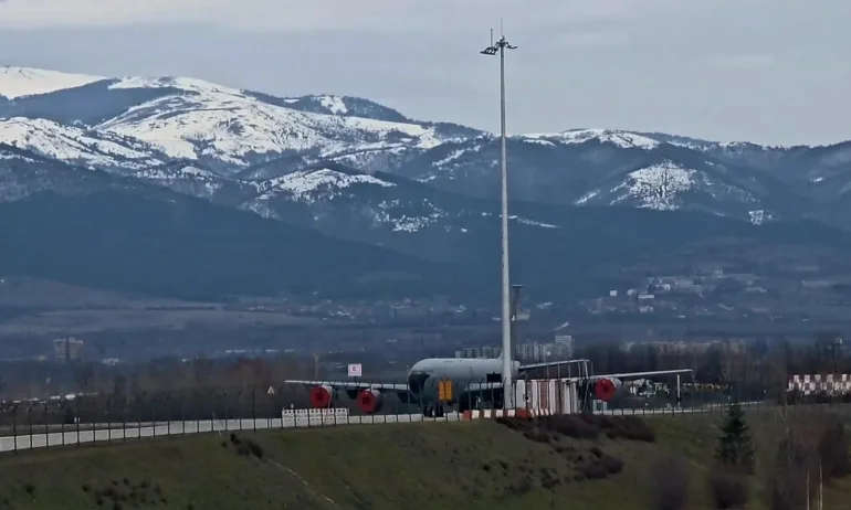 Пистата на летище Васил Левски ще бъде затворена и в нощта срещу 24 февруари - Tribune.bg