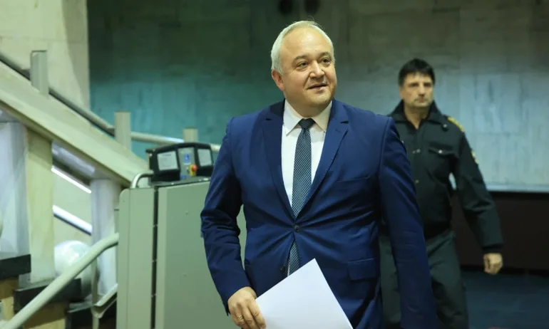 МВР: Над 17 хил. полицаи подсигуриха охраната на над 12 хил. секции, изборите протекоха спокойно - Tribune.bg