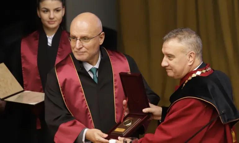 Димитър Радев при връчване на званието Доктор хонорис кауза: Фискалната позиция на България е солидна - Tribune.bg