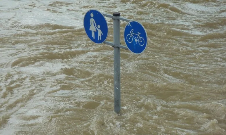 Невиждани наводнения в Южна Франция – най-малко 13 души са загинали - Tribune.bg