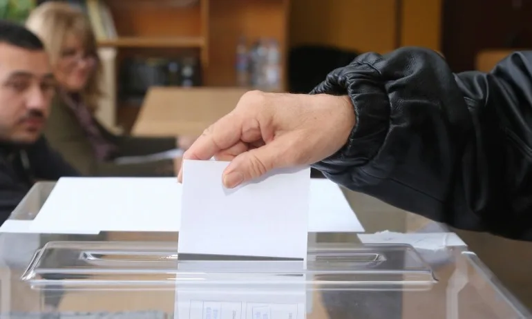 Към 10 часа – избирателната активност в страната е 7,14% - Tribune.bg