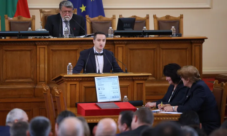 Бивши съпартийци в БСП в спор за нюансите на морала и мъжеството - Tribune.bg