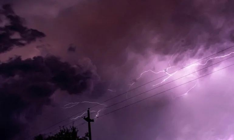 Жълт код за гръмотевични бури, на места ще има и градушки - Tribune.bg