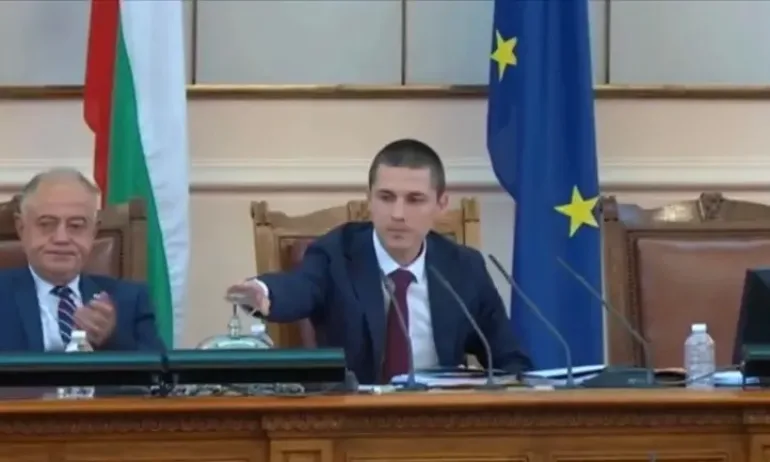 Мирослав Иванов сложи край на работата на 47-ото Народно събрание - Tribune.bg