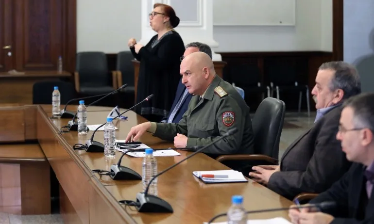 Ген. Мутафчийски предлага: Промяна в НК, по-строги наказания за фалшивите лекарства - Tribune.bg