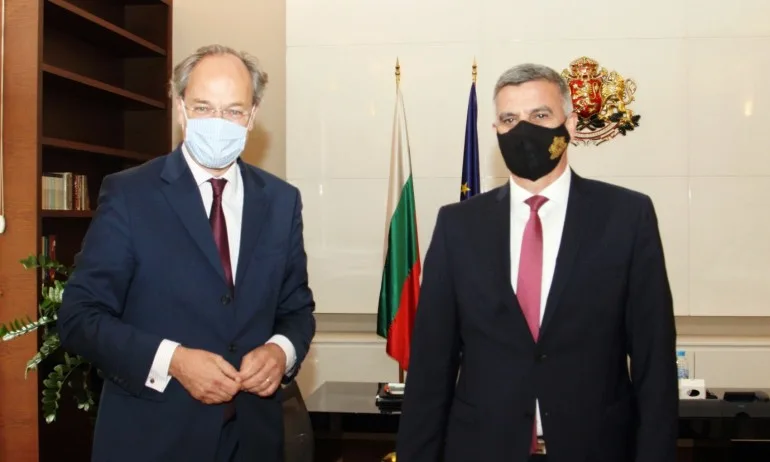 Немският посланик предложи на Янев съдействие за провеждане на изборите - Tribune.bg