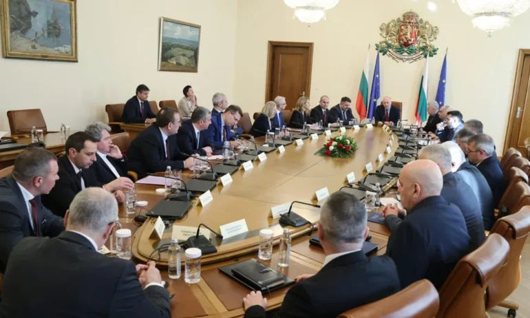 Желязков: Справедлив и траен мир може да се постигне чрез сигурност за Украйна и за ЕС - Tribune.bg