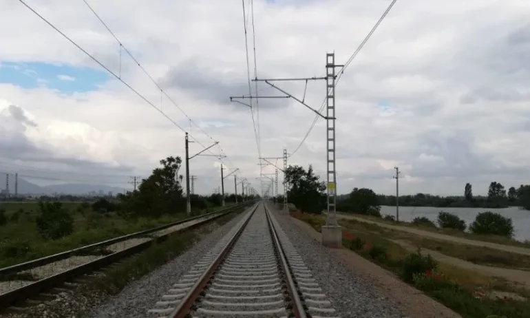 Фирма с 5 души и загуба от 77 хил. лв. блокира ключовата жп връзка със Северна Македония - Tribune.bg