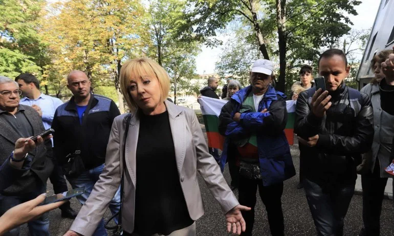 Само на Манолова ѝ стиска – да гласува за Пеевски, да внесе поправка Ванко1, да използва трагедията на майките… - Tribune.bg