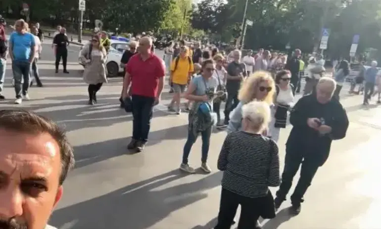 Протест блокира централно кръстовище в София, жители не искат промени в движението - Tribune.bg