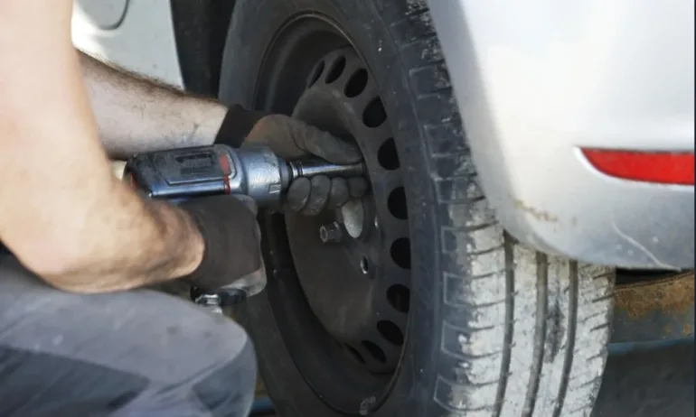 От днес ще има глоби за шофиране с неподходящи гуми - Tribune.bg