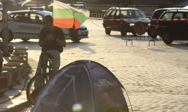 Жената с подписите срещу блокадите: Васил Божков опорочи протеста - Tribune.bg