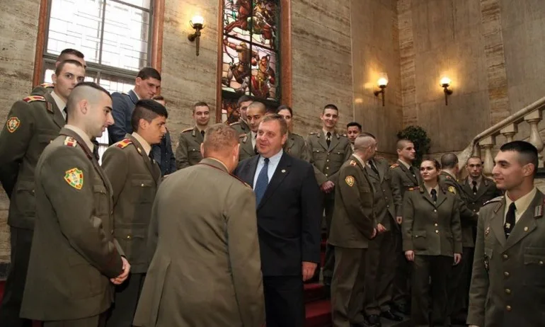 Каракачанов представя новата си книга в Плевен - Tribune.bg