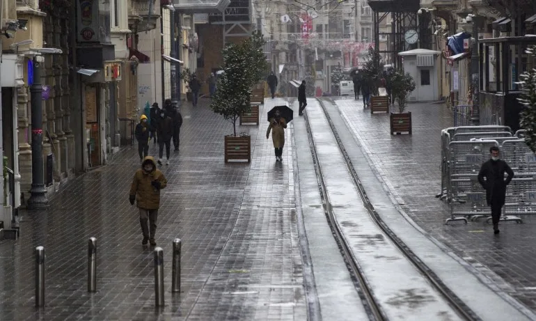 Турция с нови мерки за обществените места в Истанбул - Tribune.bg