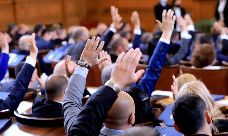 Започват редовните парламентарни заседания - Tribune.bg