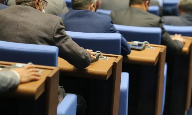 Окончателно: Под карантина и с получаване на SMS или имейл - Tribune.bg