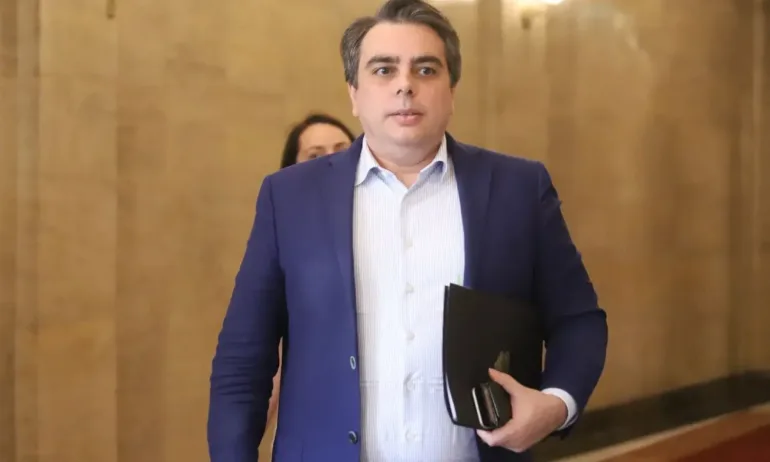 Щетата на Василев се равнява на 250 млн. порции от любимото му свинско със зеле - Tribune.bg