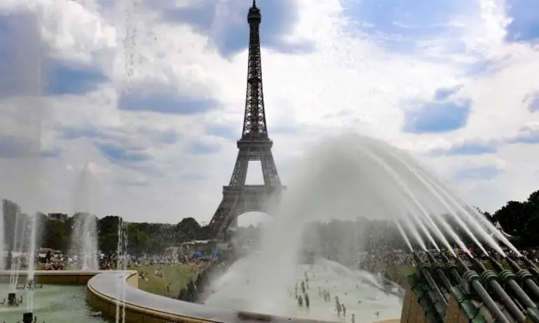 От 2025 г. парижани ще могат отново да плуват в река Сена - Tribune.bg