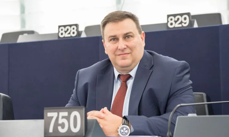 Емил Радев е докладчик за европравилата за огнестрелни оръжия - Tribune.bg