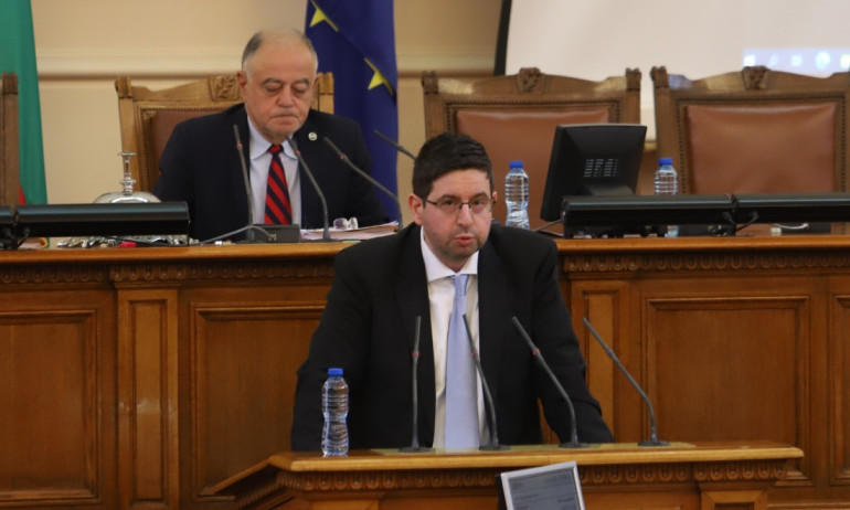 Чобанов посече Нинова и хвалебствията на властта за икономиката и инвестициите - Tribune.bg