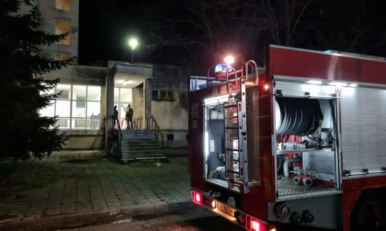 Неизгасена цигара - вероятната причина за пожара в психодиспансера в Бургас - Tribune.bg