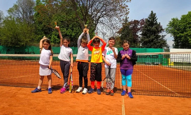 Рогачев и Василева триумфираха на регионално до 8 г. в Пловдив - Tribune.bg