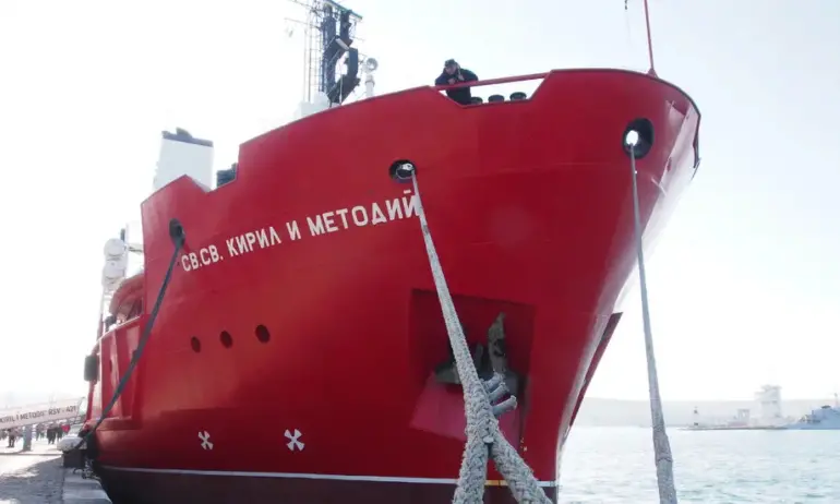На път за Антарктида: Изследователският ни кораб с полярници спаси бедстваща яхта - Tribune.bg