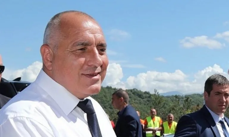 Предпразнично: Борисов инспектира новия път Кричим – Михалково (ВИДЕО) - Tribune.bg