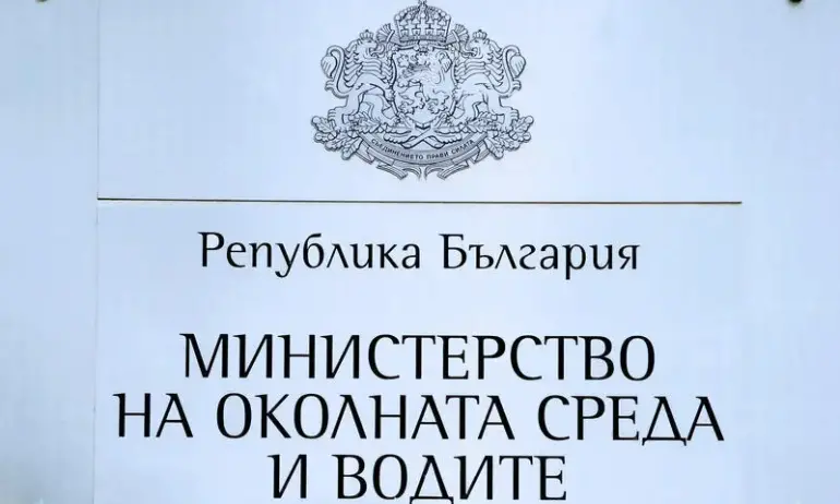 Символичен протест на работещи в ИА Околна среда и РИОСВ - Tribune.bg