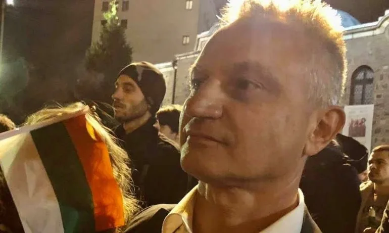 Карабашлиев: Клетата демократична общност да легне да почине или да се изправи да се бори. Не и да клечи! - Tribune.bg