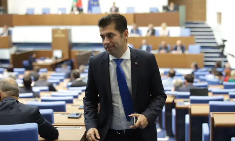 Петков обвини вносителите на вота в пропаганда. Те го посъветваха да следва сценария - Tribune.bg