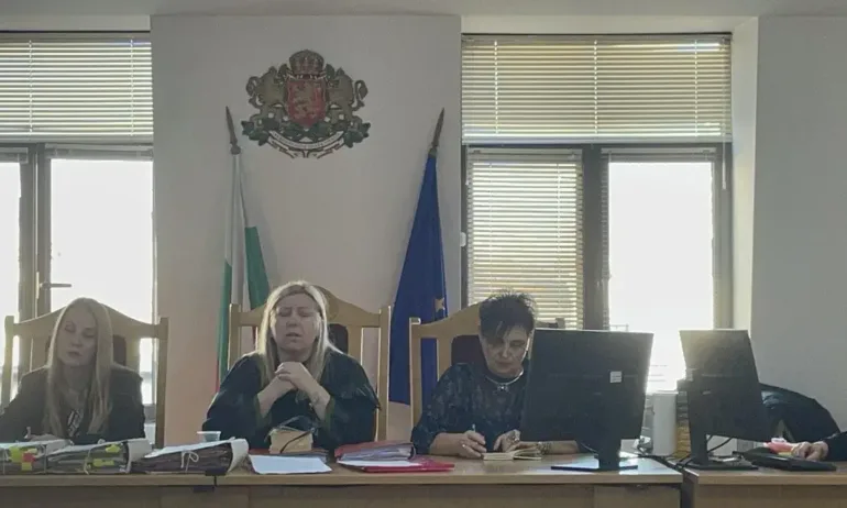 Заседанието по делото Дебора започна с ново искане за отвод на резервния съдебен заседател - Tribune.bg