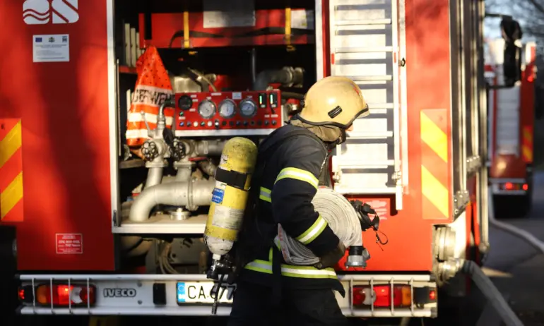 Потушен е пожарът, възникнал в буферния паркинг на метростанция Васил
