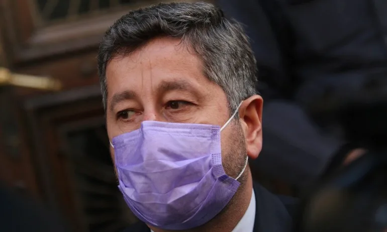 Христо Иванов определи протестите като карнавален кипеж и колективни конвулсии - Tribune.bg