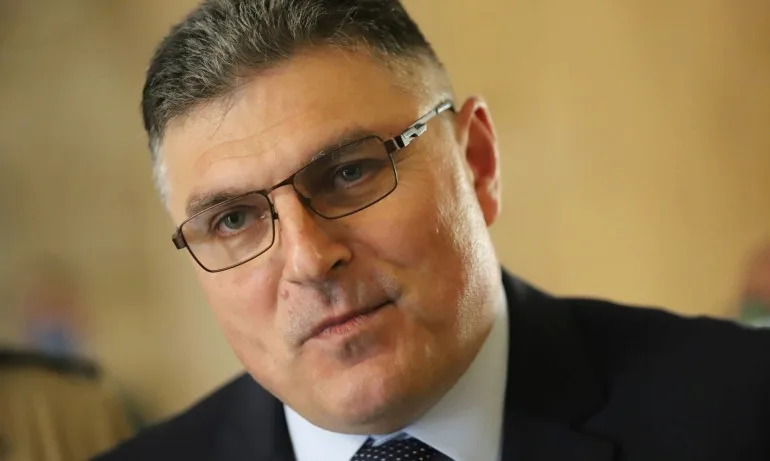 Георги Панайотов: Данните от черната кутия на падналия МиГ-29 още не са свалени заради скъсан лентов кабел - Tribune.bg