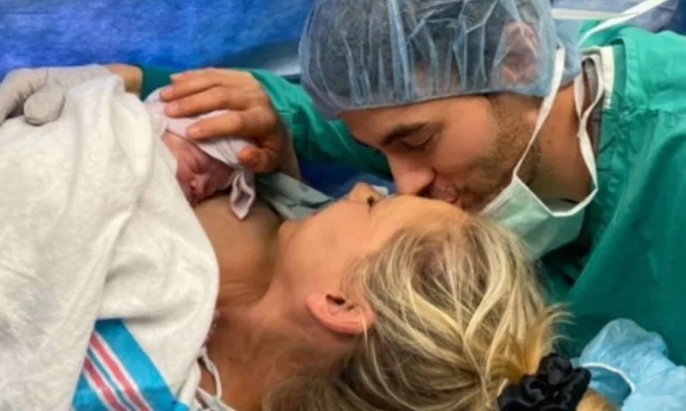 Енрике Иглесиас и Анна Курникова показаха новородената си дъщеричка (СНИМКИ) - Tribune.bg