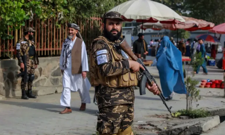 Бомба в Афганистан, убит е висш проталибански духовник и множество цивилни - Tribune.bg