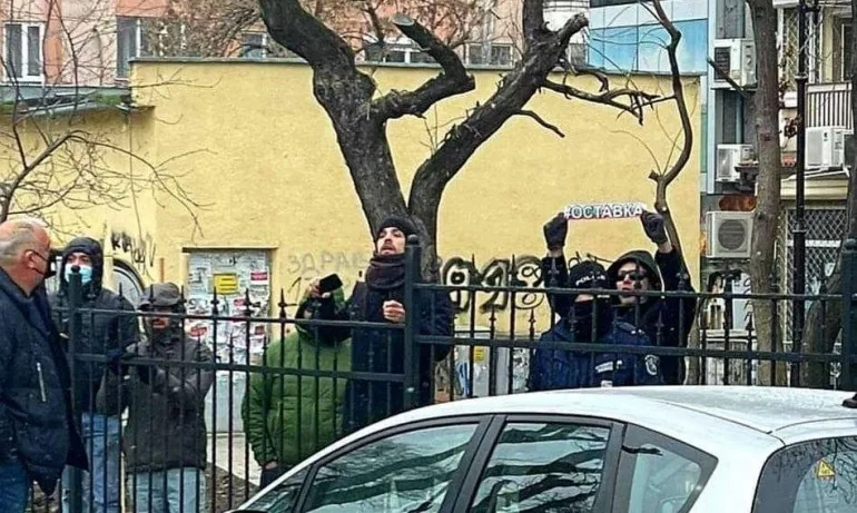 Петима на протест срещу Борисов във Варна - Tribune.bg