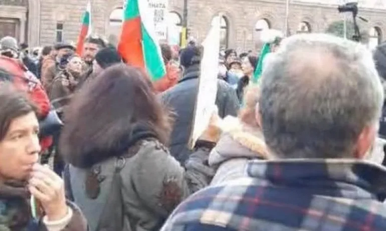 Протестът в събота - около 100 души без маски - Tribune.bg