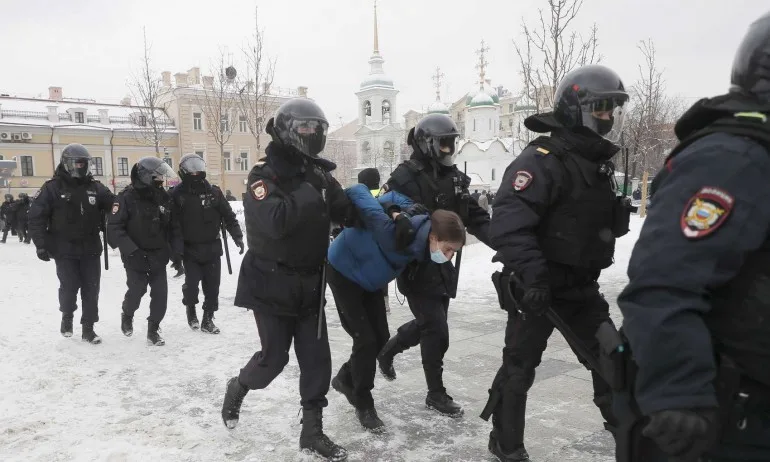 Отново масови протести и стотици задържани в Русия (СНИМКИ) - Tribune.bg